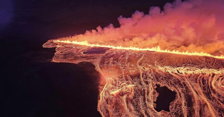 iceland volcanic eruption 2167191465